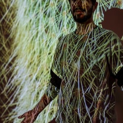 unrasiert