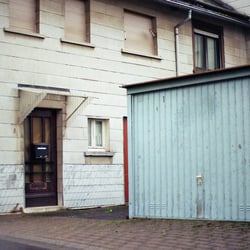 Farbenfroher Hinterhof