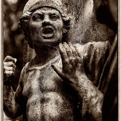 statue
