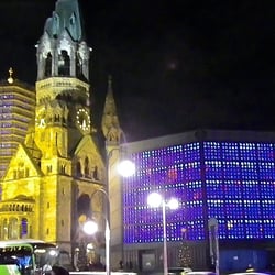„Lippenstift und Puderdose“ neben Gedächtniskirche