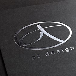 at Logo- Prägung