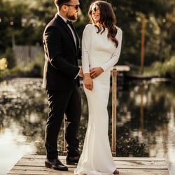 lakeside-bliss-radiant-young-couple-bride-and-g-2024−06−25−18−47−05-utc