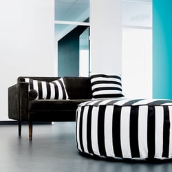 Pouf und Kissen