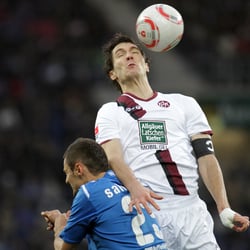 Kopfball – Kraftvoll überspringt Srdjan Lakic Hoffenheims Sehad Salihovic
