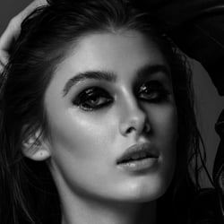 Model: Dana Remphorst Fotograf: Yannick Holzhauses  Kunde: Freie Strecke Shootingort: Düsseldorf Datum: März 2020 Styling, Hair