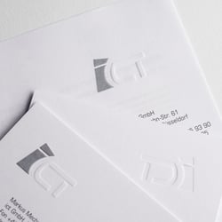 Geschäftspapiere – edles Papier, Pantone Silber & Hochprägung (Relief)