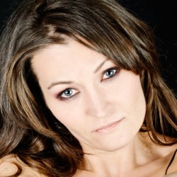 Model und Visa: Rose Zaklina