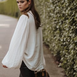 Fotografie: Jana Jukebal Model: Lara-Joy Gerstler MUA: Kristina Velko Styling: Charlotte Gottfried