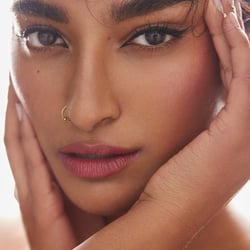 Hochwertige Beautyaufnahme mit präziser Lichtführung und professioneller Retusche.