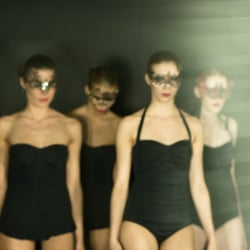 Editorial Fashion Mode