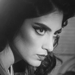 Film noir – Storytelling, „Never Trust A Beautiful Woman“