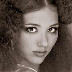 MARA – funky style – MakeUp artists: Mo Vidal