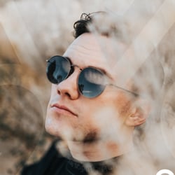 Umsetzung Werner Optik | Packetkleber und Anzeige