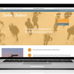 Webdesign für Projektmanagement Gladbach: Darstellung auf Notebook