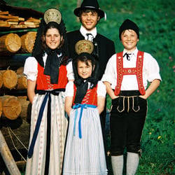 „Oberstdorf – Historische Tracht“