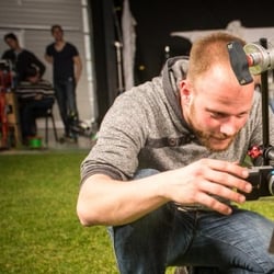 Die Blackmagic Pocket Camera wird als Making Of Kamera am Dolly montiert.