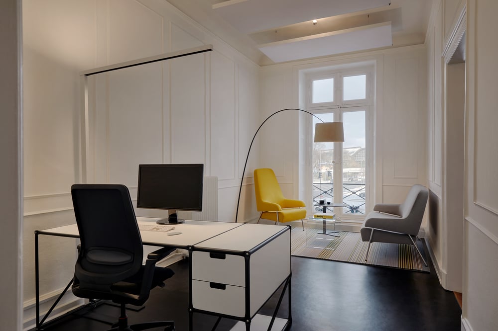Einzelbüro mit Gesprächsbereich