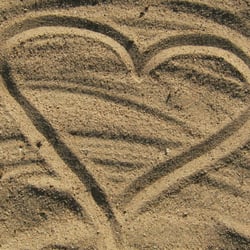 Herz im Sand