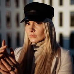 07 Peoplefotografie Ludwigshafen Nadesha Muetze