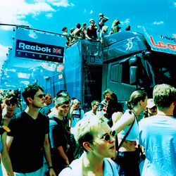 Technobegeisterte Besucher – Loveparade Berlin 1999