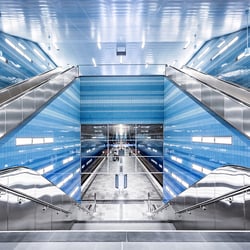 U-Bahn-Station Überseequartier in Hamburg – Architekturfotograf Hannover Sebastian Grote