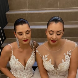 Wunderhübsche Nathalie und Diana (Brautmodenschau)