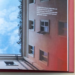 Doppelseitiges Bild mit statistischen Fakten