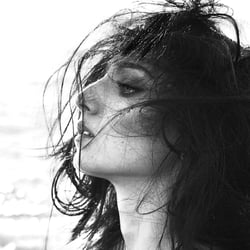 Strand. Die perfekte Frau – stark und sinnlich.