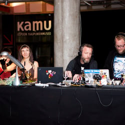 live performance zur Eröffnung mit den Musikern Carbon Based Lifeforms