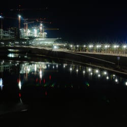 Berliner Hauptbahnhof bei Nacht während der Bauphase