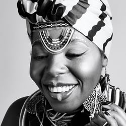 Africa Shooting. Foto: Sophie Valentin, Styling & Makeup: Lifestyle Emergency Kashia Lehmann