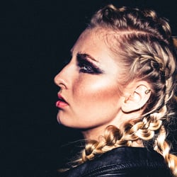 Photographer: KLOSE Photo – Model: Diana Strazd – Makeup/Hairstyling: Julia Mallm