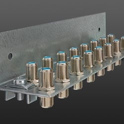 Coax-Steckerschiene