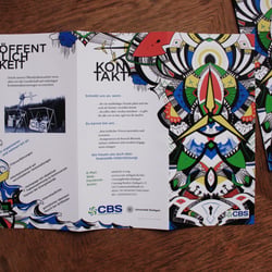 Flyerbroschüre für den Verein Crossing Borders Stuttgart